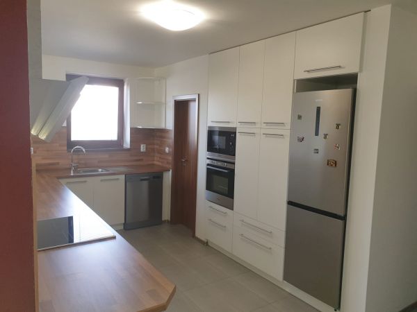 Truhlářství Záruba - Interiérový nábytek na míru (03)