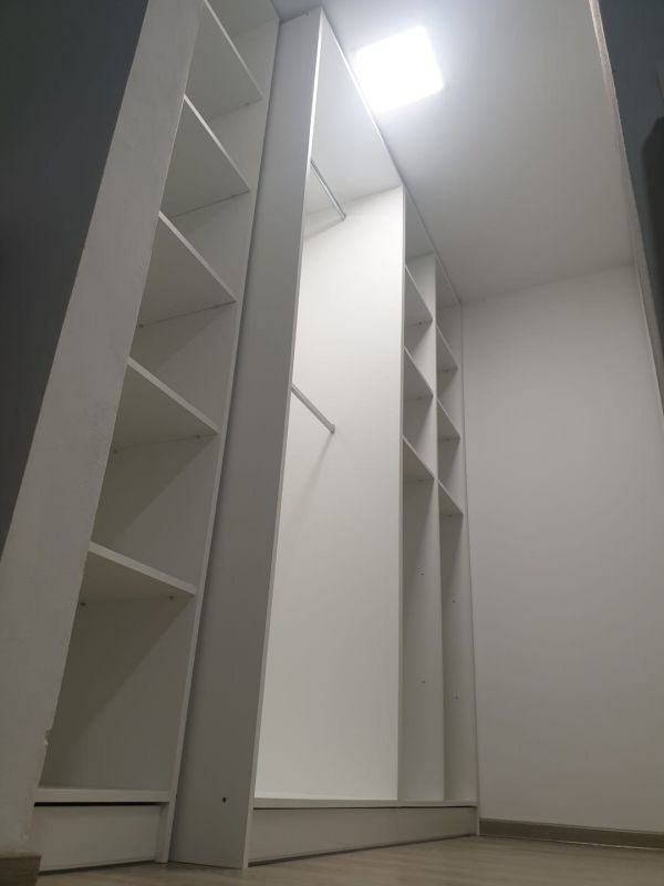 Truhlářství Záruba - Interiérový nábytek na míru (17)